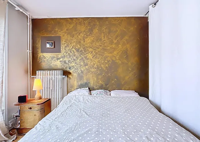 Charming Near Batignolles パリ